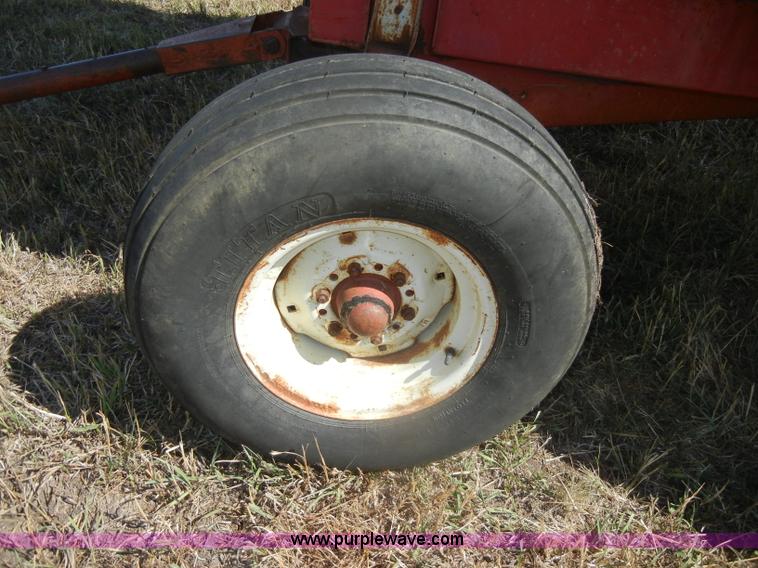 image for item D4327 Lundell 1290 gravity wagon