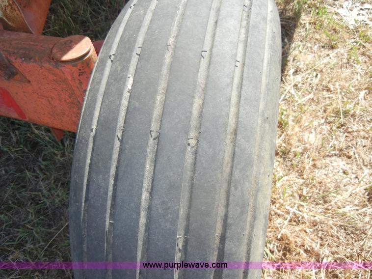 image for item D4327 Lundell 1290 gravity wagon