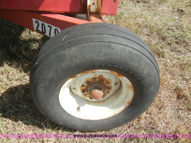 image for item D4327 Lundell 1290 gravity wagon