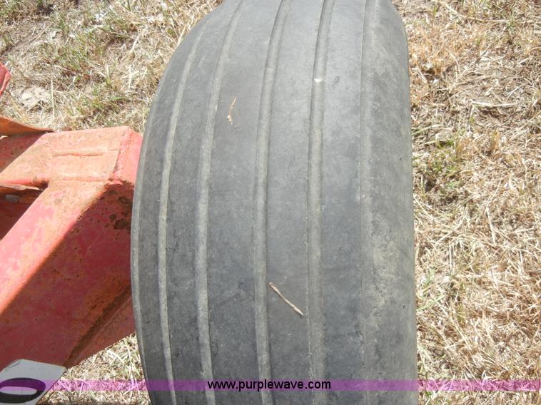 image for item D4327 Lundell 1290 gravity wagon