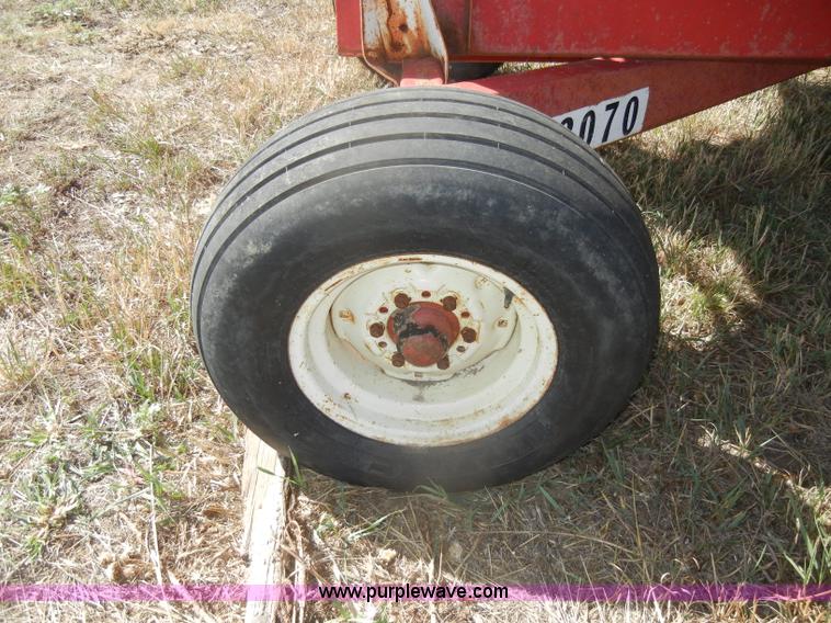 image for item D4327 Lundell 1290 gravity wagon