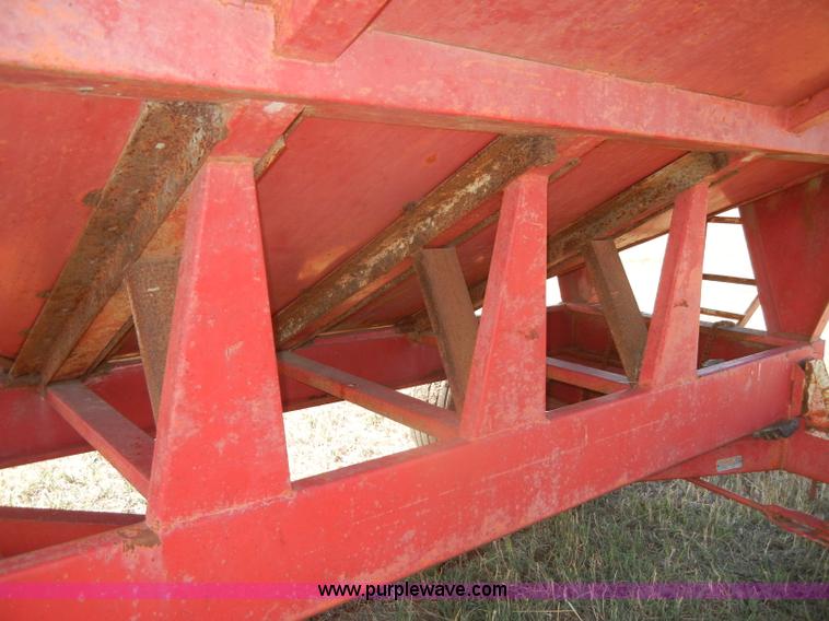 image for item D4327 Lundell 1290 gravity wagon