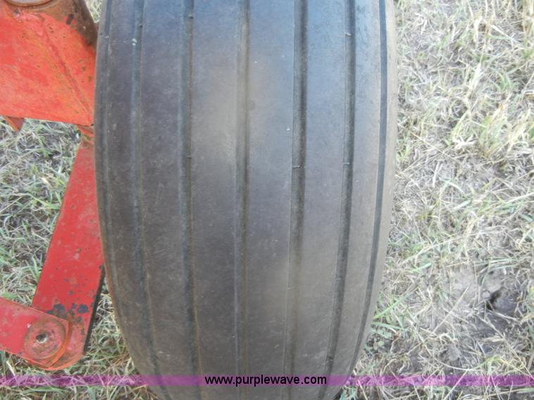 image for item D4327 Lundell 1290 gravity wagon