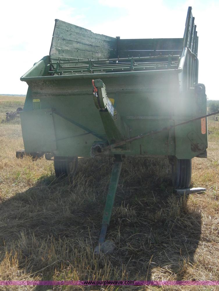 image for item D4330 John Deere 112 chuck/silage wagon