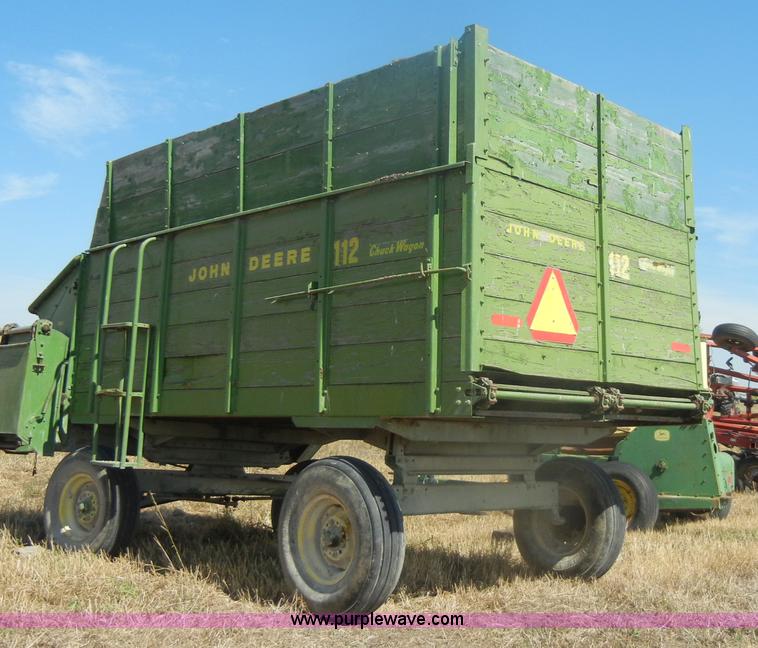 image for item D4330 John Deere 112 chuck/silage wagon
