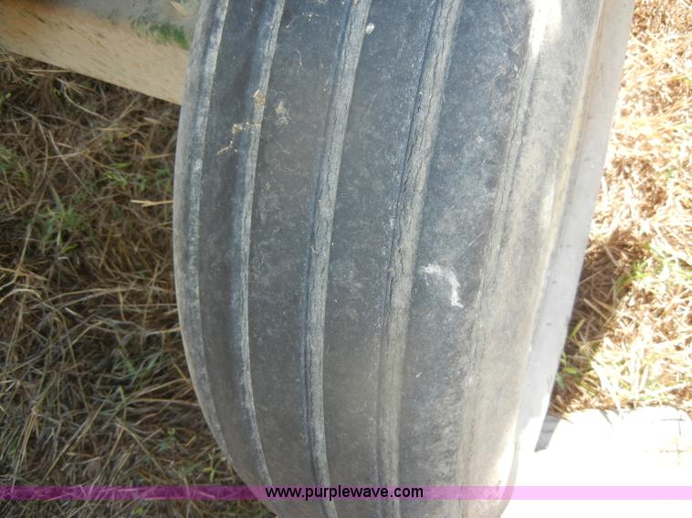 image for item D4330 John Deere 112 chuck/silage wagon