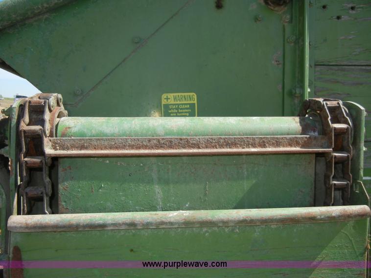 image for item D4330 John Deere 112 chuck/silage wagon