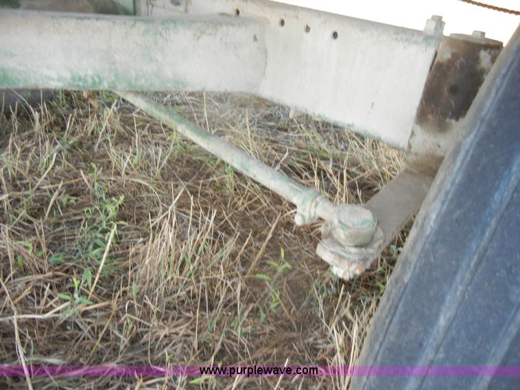 image for item D4330 John Deere 112 chuck/silage wagon