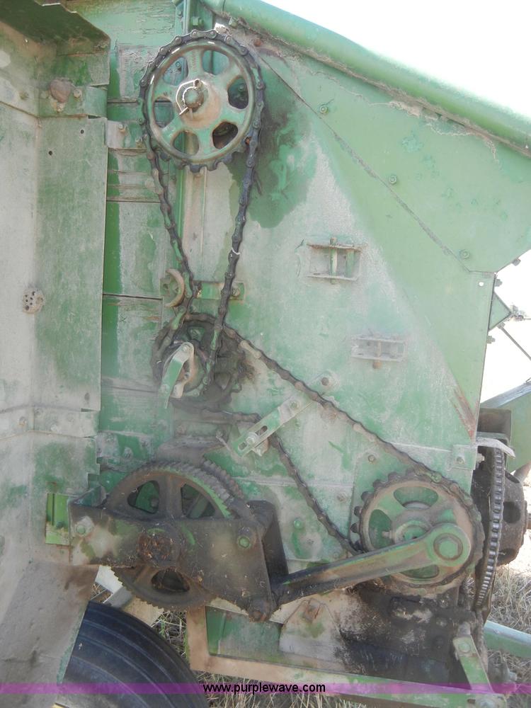 image for item D4330 John Deere 112 chuck/silage wagon