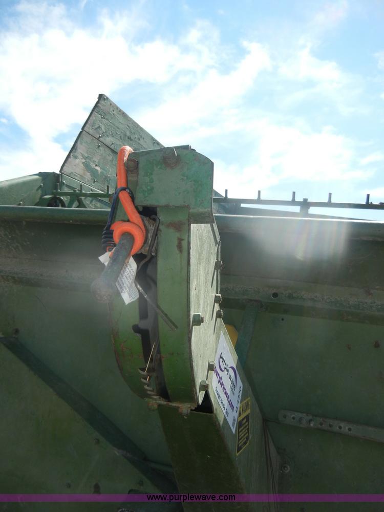 image for item D4330 John Deere 112 chuck/silage wagon