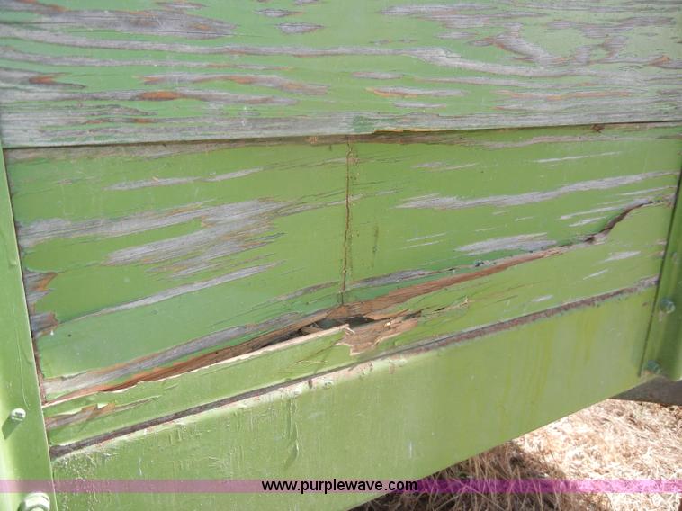image for item D4330 John Deere 112 chuck/silage wagon