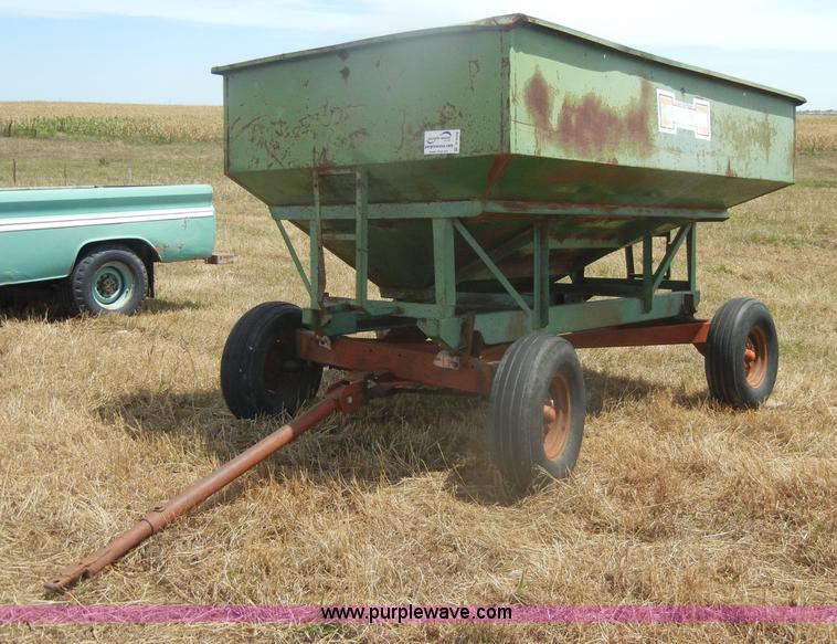 image for item D4338 Huskee 165 gravity wagon