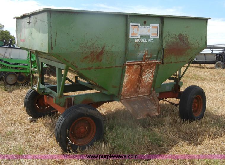 image for item D4338 Huskee 165 gravity wagon
