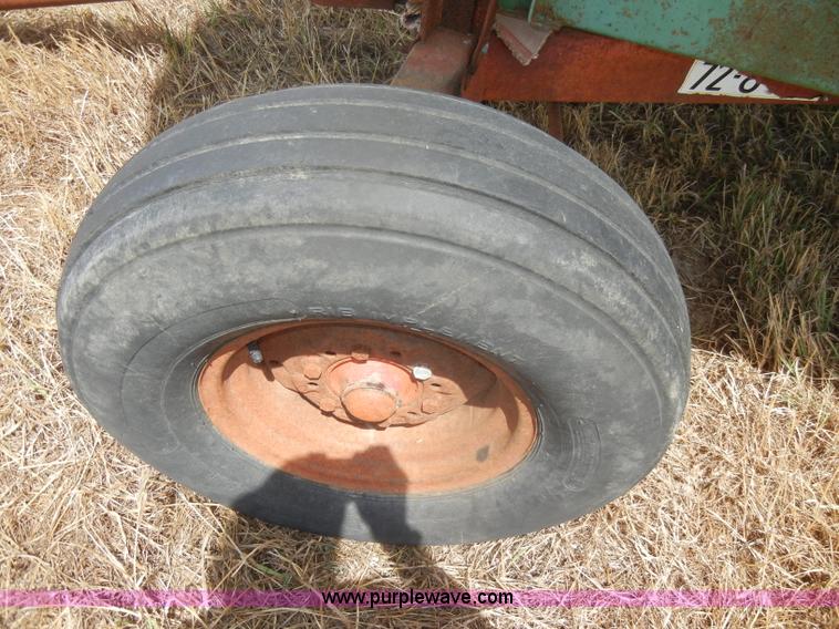 image for item D4338 Huskee 165 gravity wagon