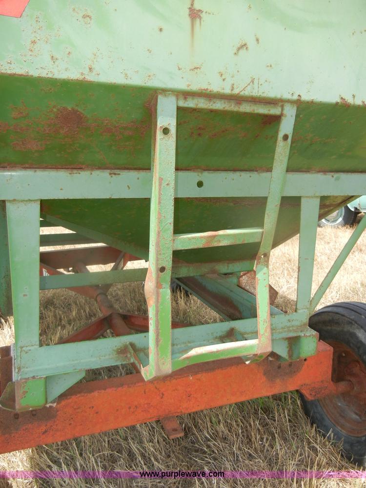 image for item D4338 Huskee 165 gravity wagon