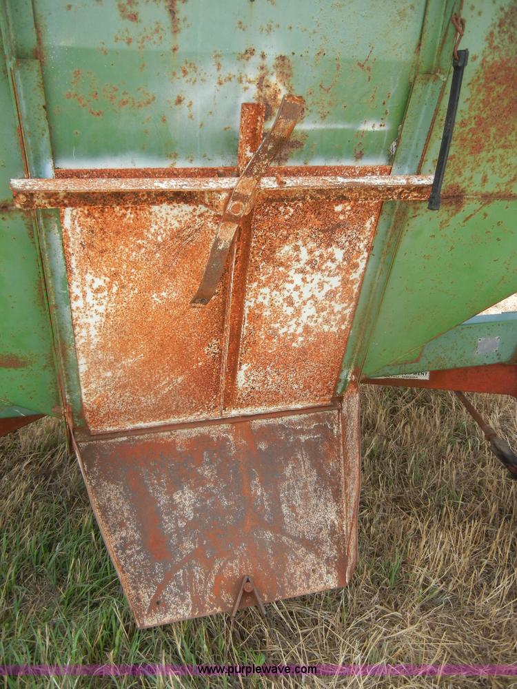 image for item D4338 Huskee 165 gravity wagon