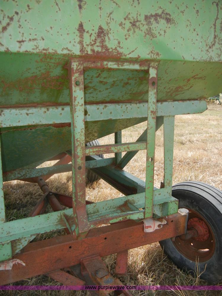 image for item D4338 Huskee 165 gravity wagon