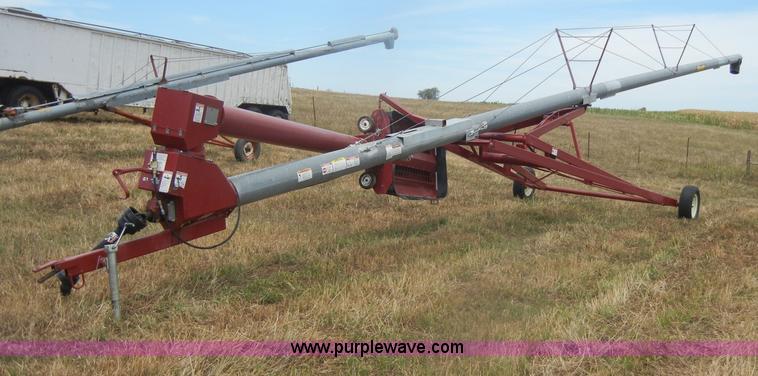 image for item D4341 2010 Hutchinson/Mayrath portable grain auger