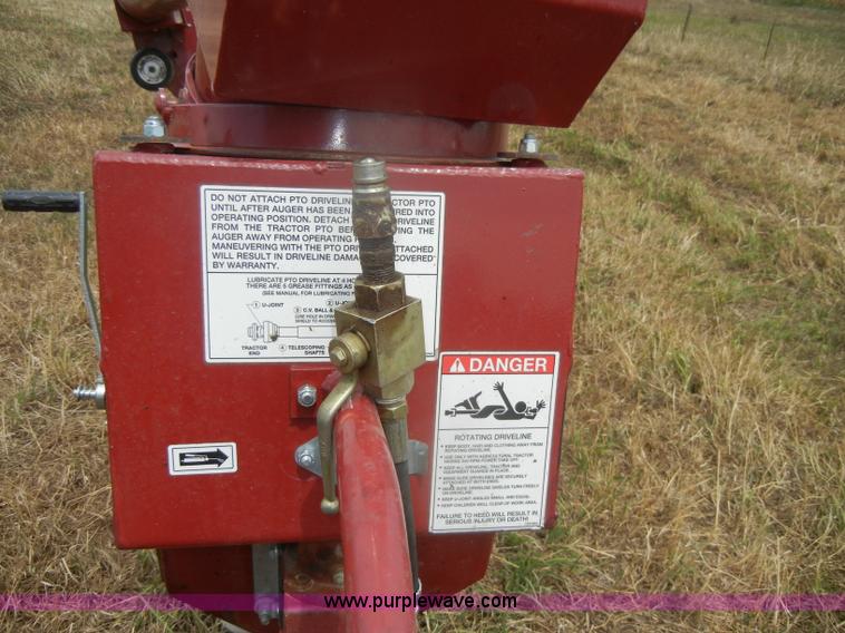 image for item D4341 2010 Hutchinson/Mayrath portable grain auger