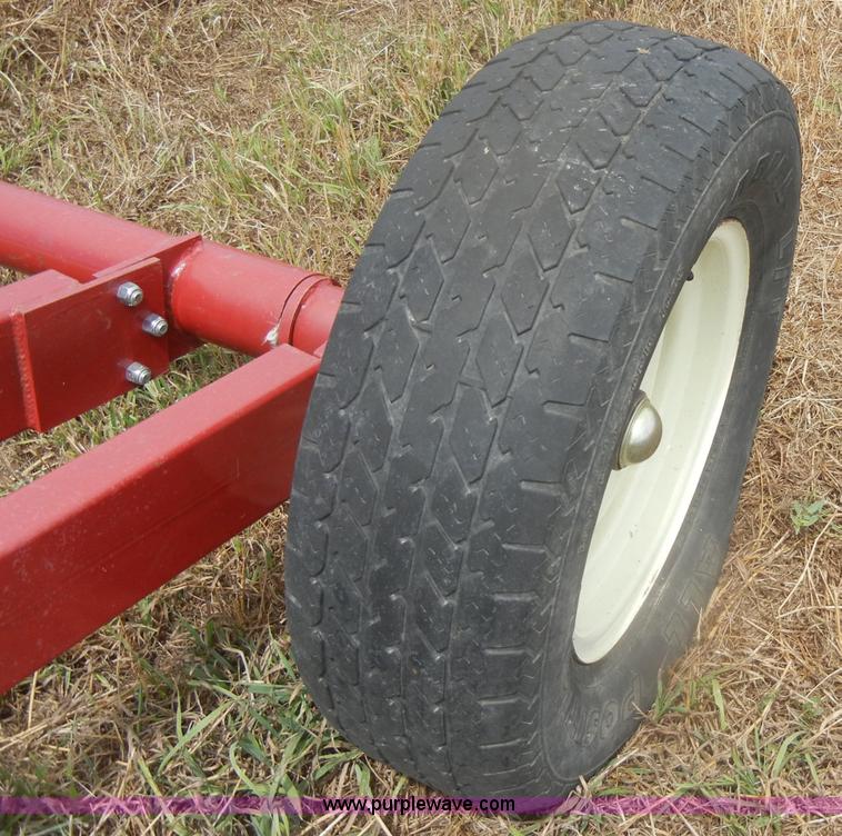 image for item D4341 2010 Hutchinson/Mayrath portable grain auger