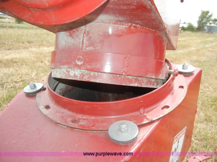 image for item D4341 2010 Hutchinson/Mayrath portable grain auger