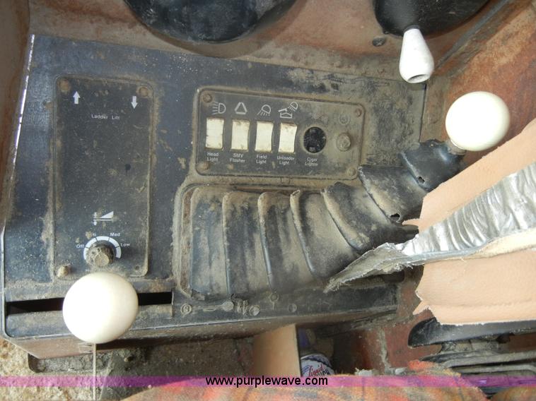 image for item D4388 1983 Gleaner N6 Series III combine