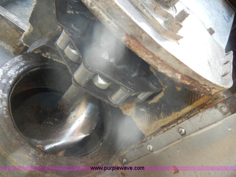 image for item D4388 1983 Gleaner N6 Series III combine