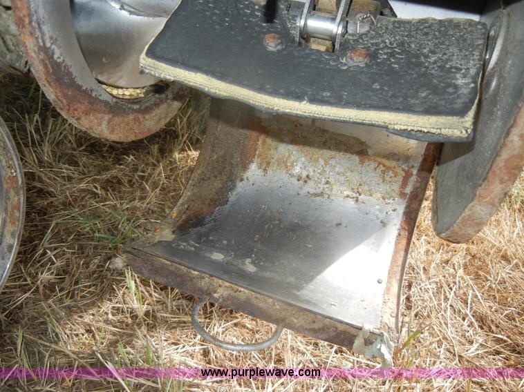 image for item D4388 1983 Gleaner N6 Series III combine