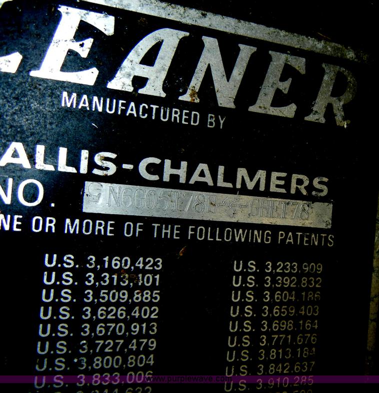 image for item D4388 1983 Gleaner N6 Series III combine