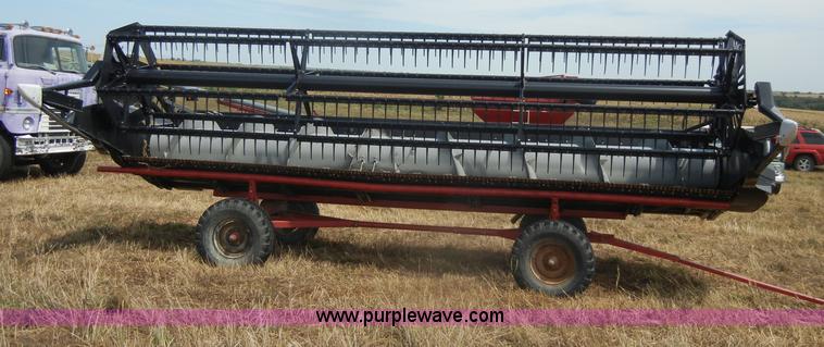 image for item D4389 AGCO 800 Series flex platform with trailer