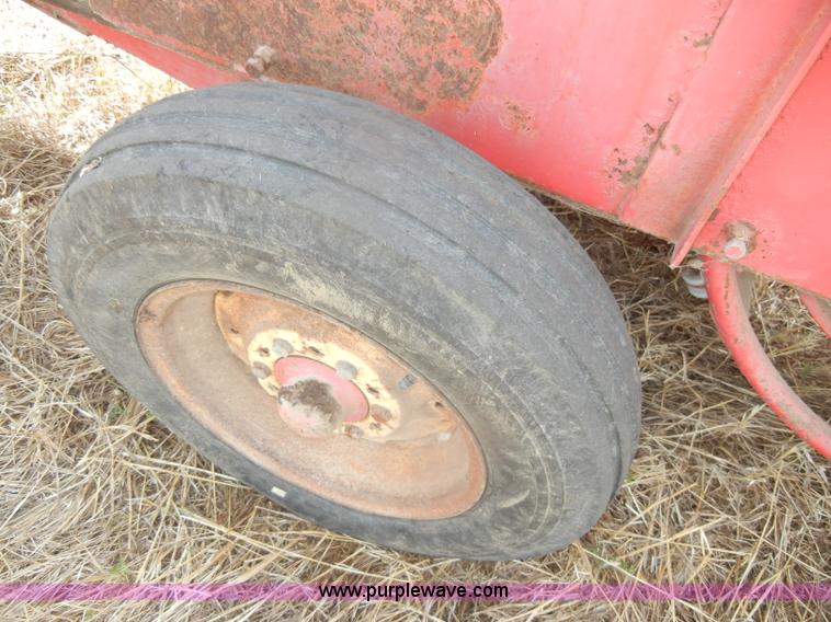 image for item D4393 Massey-Ferguson 12 small square baler