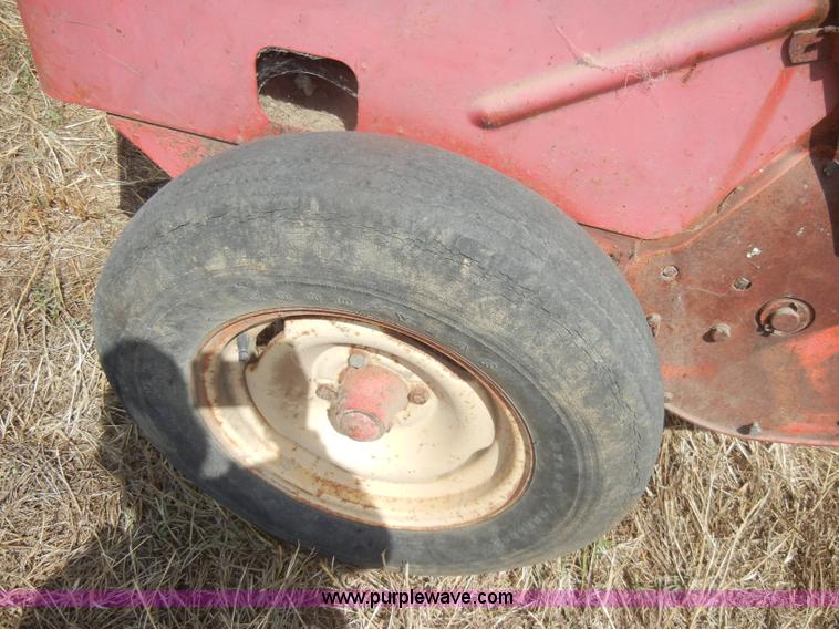 image for item D4393 Massey-Ferguson 12 small square baler