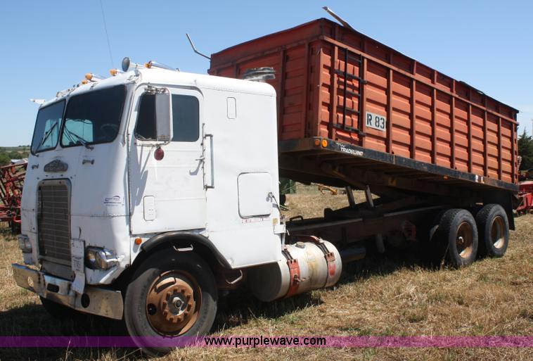 image for item D4394 1965 White Freightliner grain truck