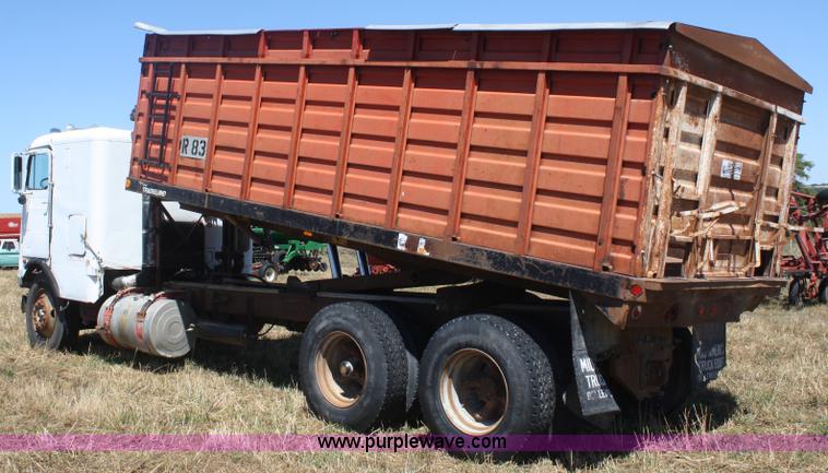 image for item D4394 1965 White Freightliner grain truck