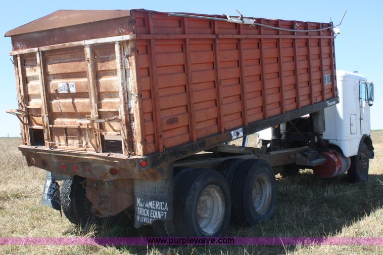 image for item D4394 1965 White Freightliner grain truck