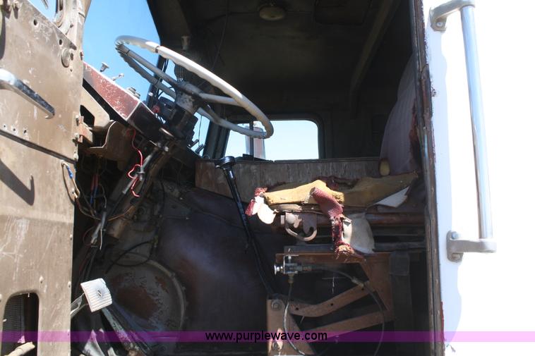 image for item D4394 1965 White Freightliner grain truck