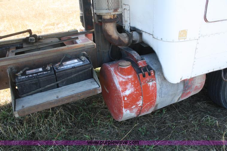 image for item D4394 1965 White Freightliner grain truck