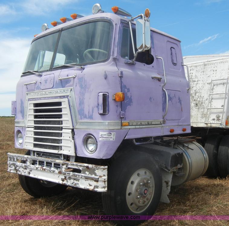 image for item D4500 1974 Transtar International semi truck