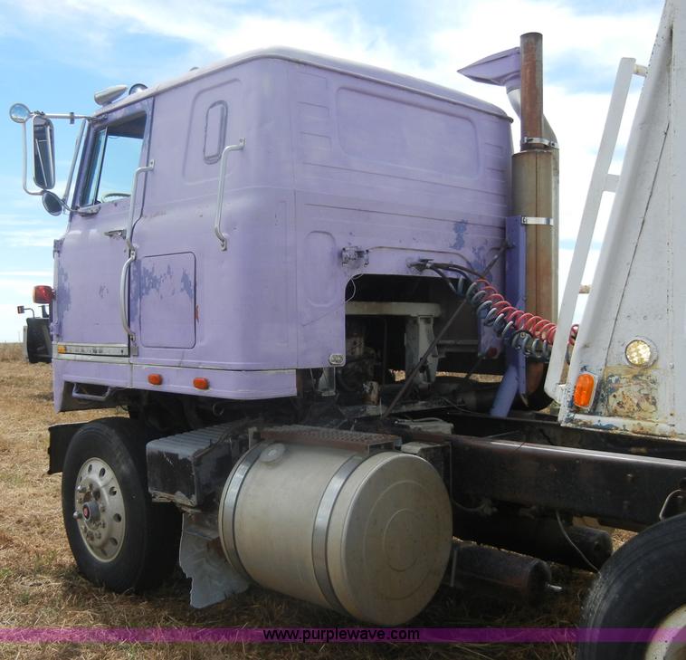 image for item D4500 1974 Transtar International semi truck