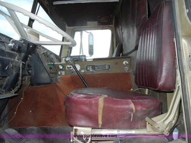 image for item D4500 1974 Transtar International semi truck