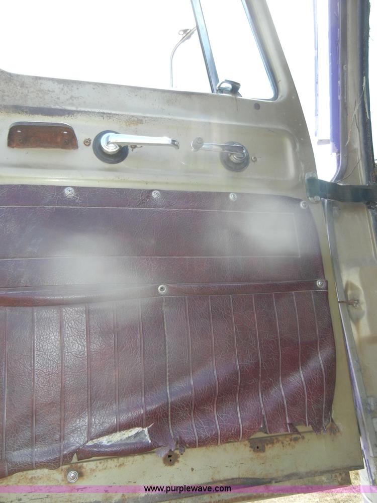 image for item D4500 1974 Transtar International semi truck