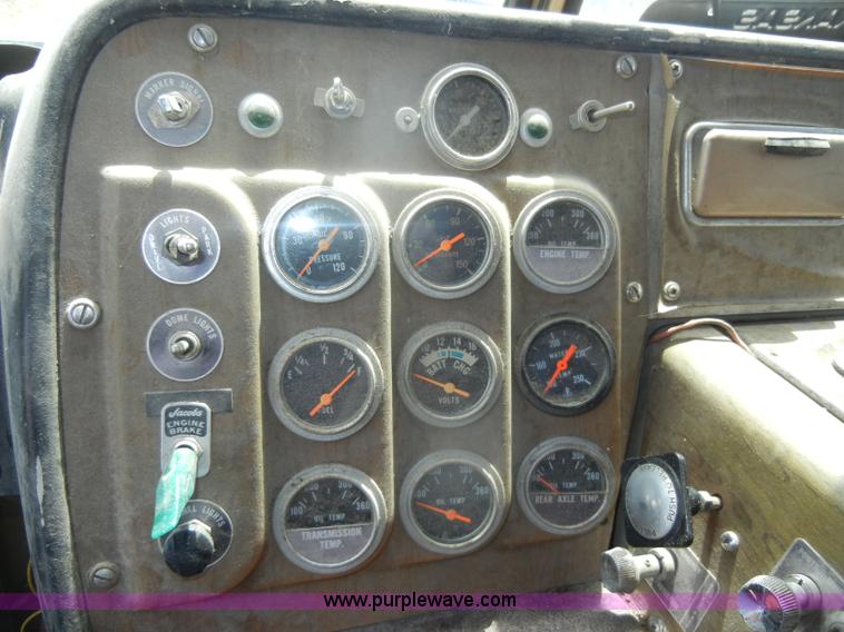 image for item D4500 1974 Transtar International semi truck