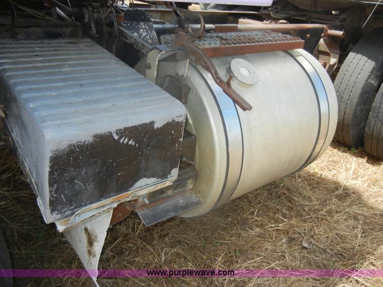 image for item D4500 1974 Transtar International semi truck