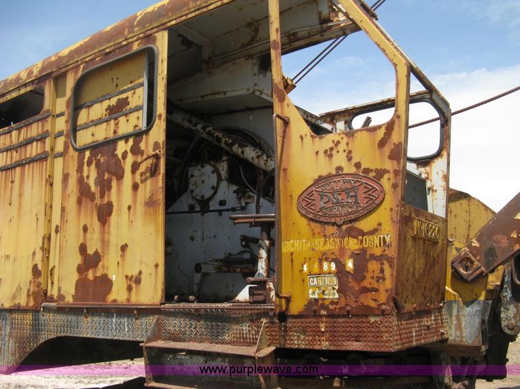 image for item A6493 P & H 655B drag-line lattice boom crane