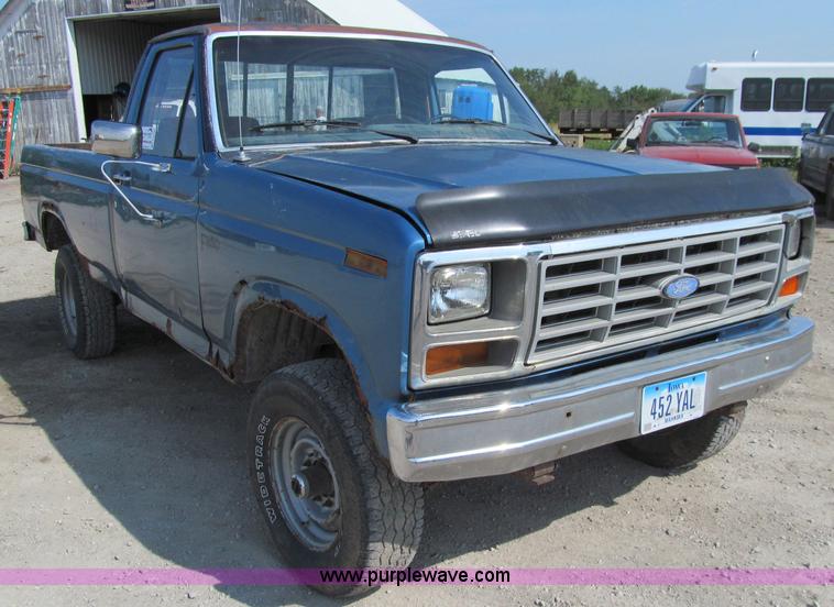 image for item A8436 1981 Ford F250 pickup truck