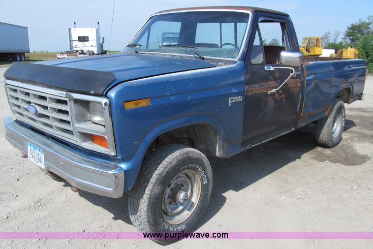 image for item A8436 1981 Ford F250 pickup truck