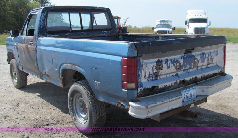 image for item A8436 1981 Ford F250 pickup truck