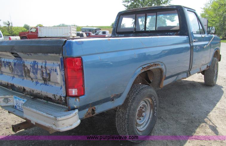 image for item A8436 1981 Ford F250 pickup truck