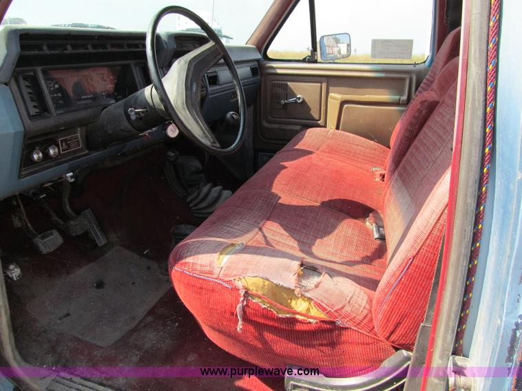 image for item A8436 1981 Ford F250 pickup truck