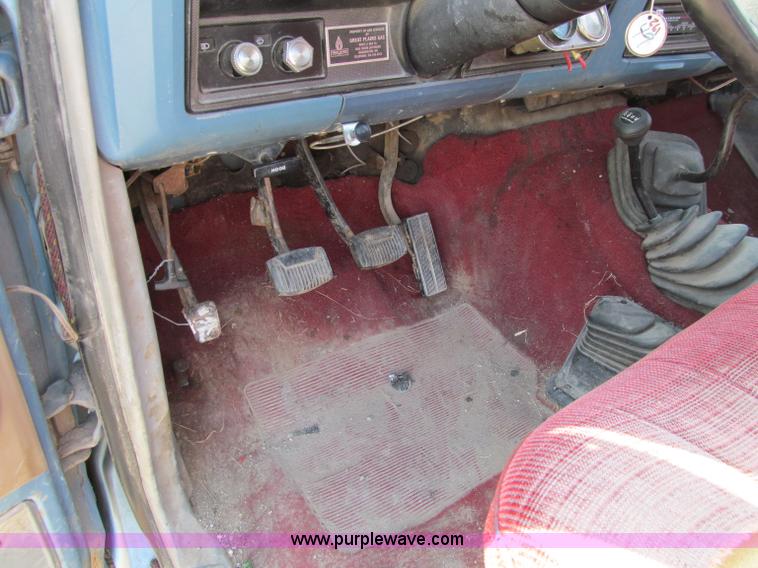 image for item A8436 1981 Ford F250 pickup truck